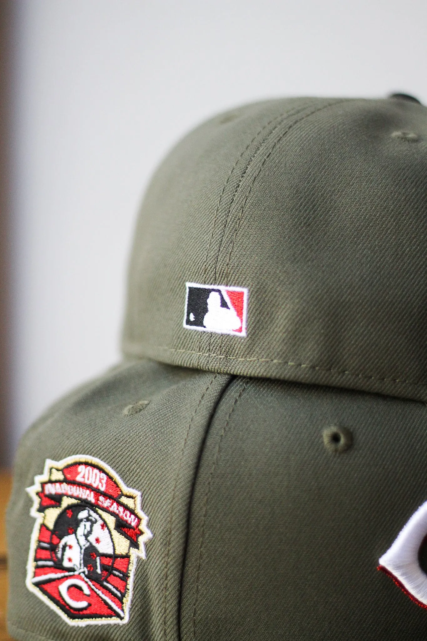 2003 CINCINNATI REDS OLIVE/BLACK FITTED W/ GREY UNDER VISOR