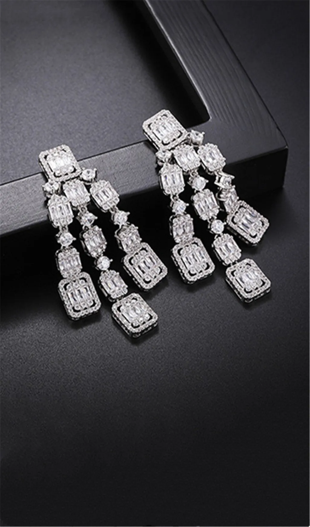 AQUARE LONG ZIRCON EARRINGS Gloria Lanvin