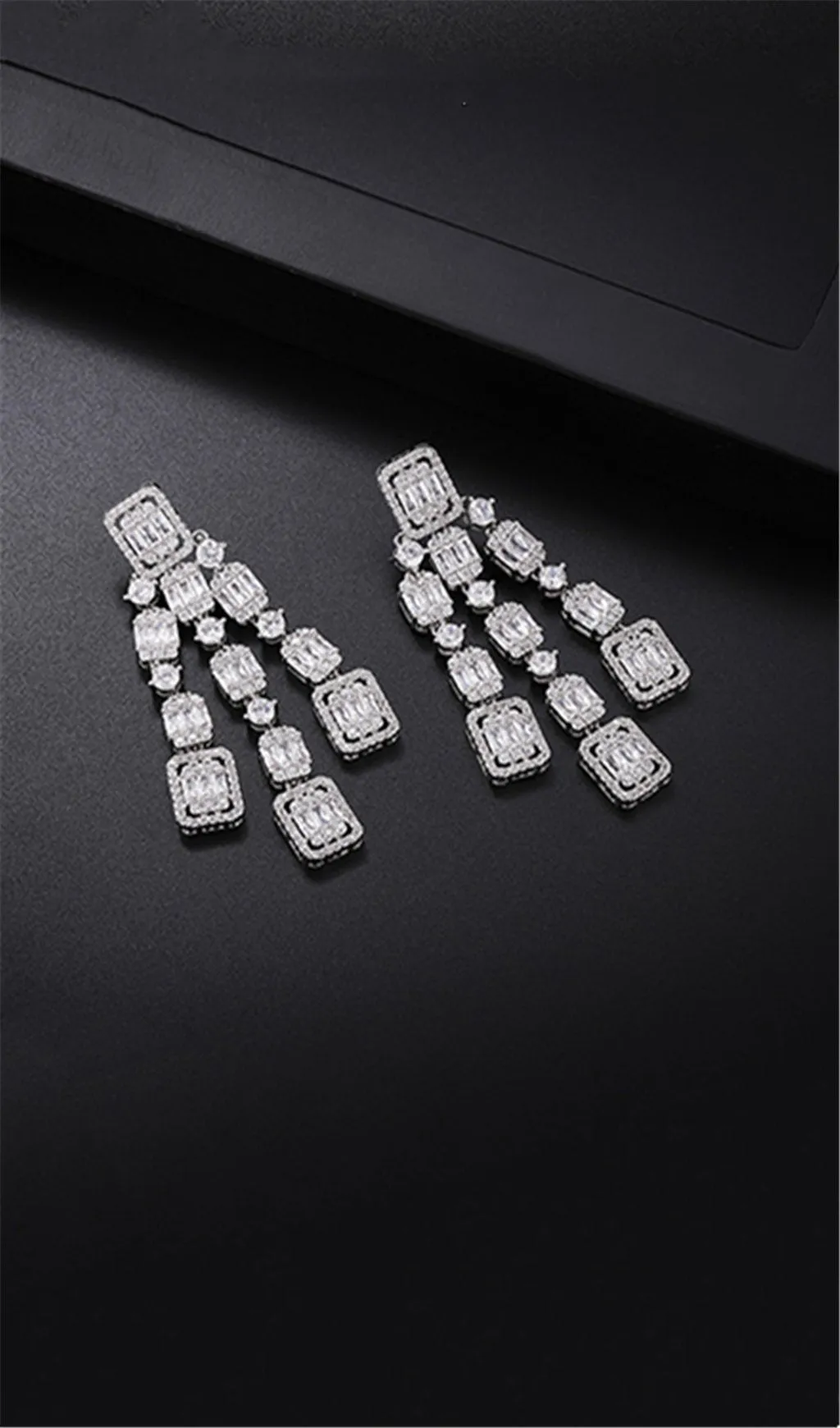 AQUARE LONG ZIRCON EARRINGS Gloria Lanvin