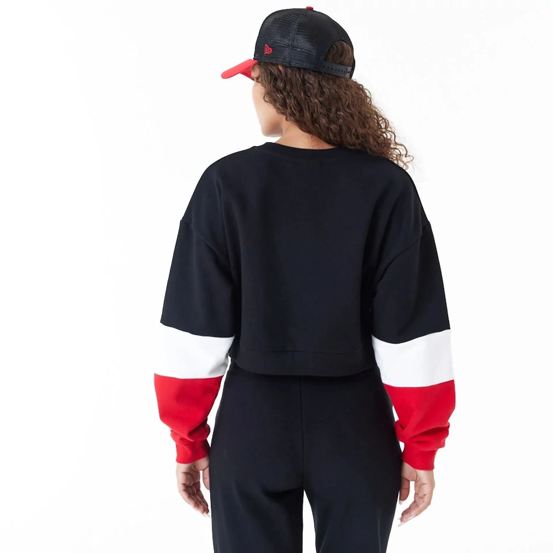 Chicago Bulls Womens NBA Colour Block Black Crop Crew Neck Sweatshirt NEW ERA