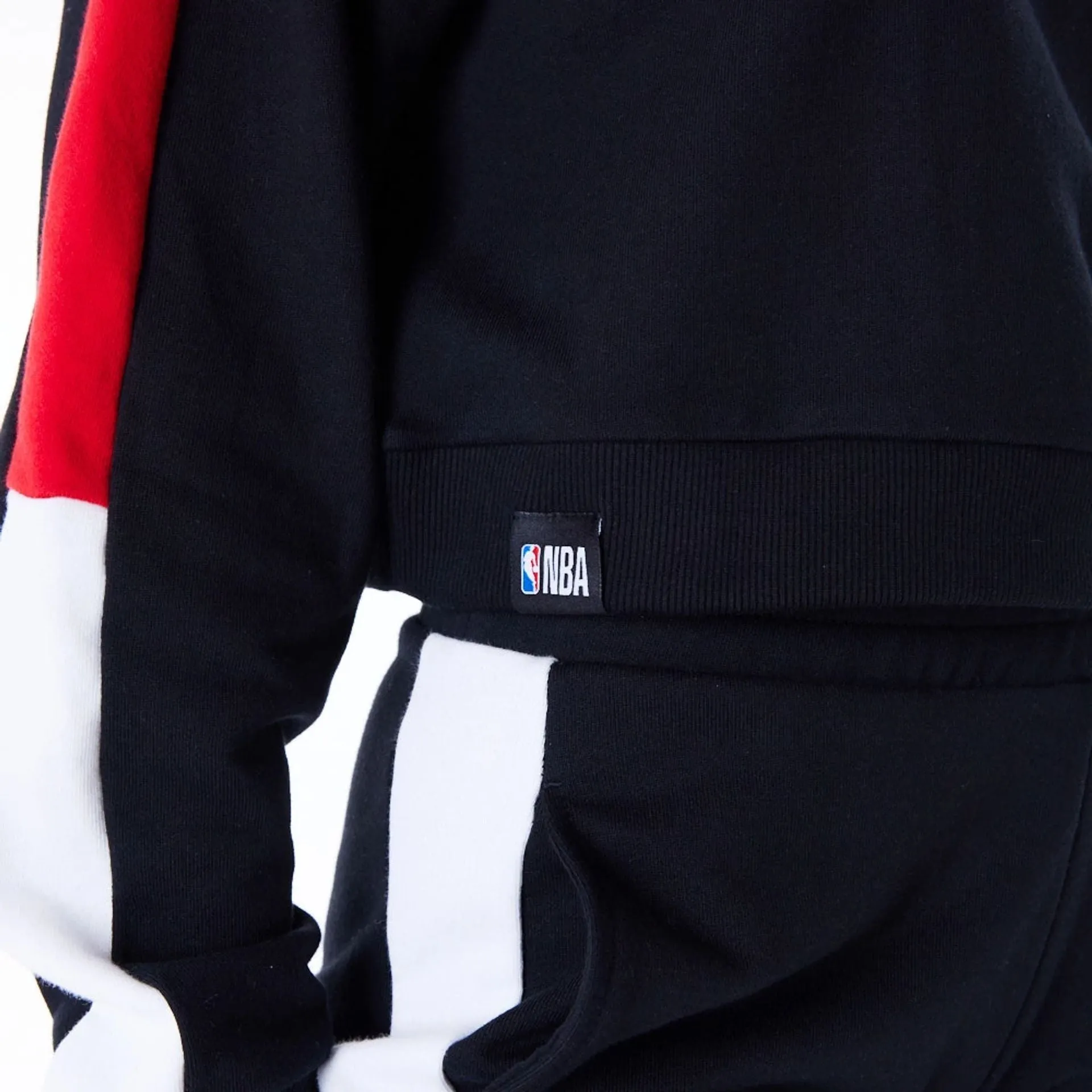 Chicago Bulls Womens NBA Colour Block Black Pullover Hoodie NEW ERA