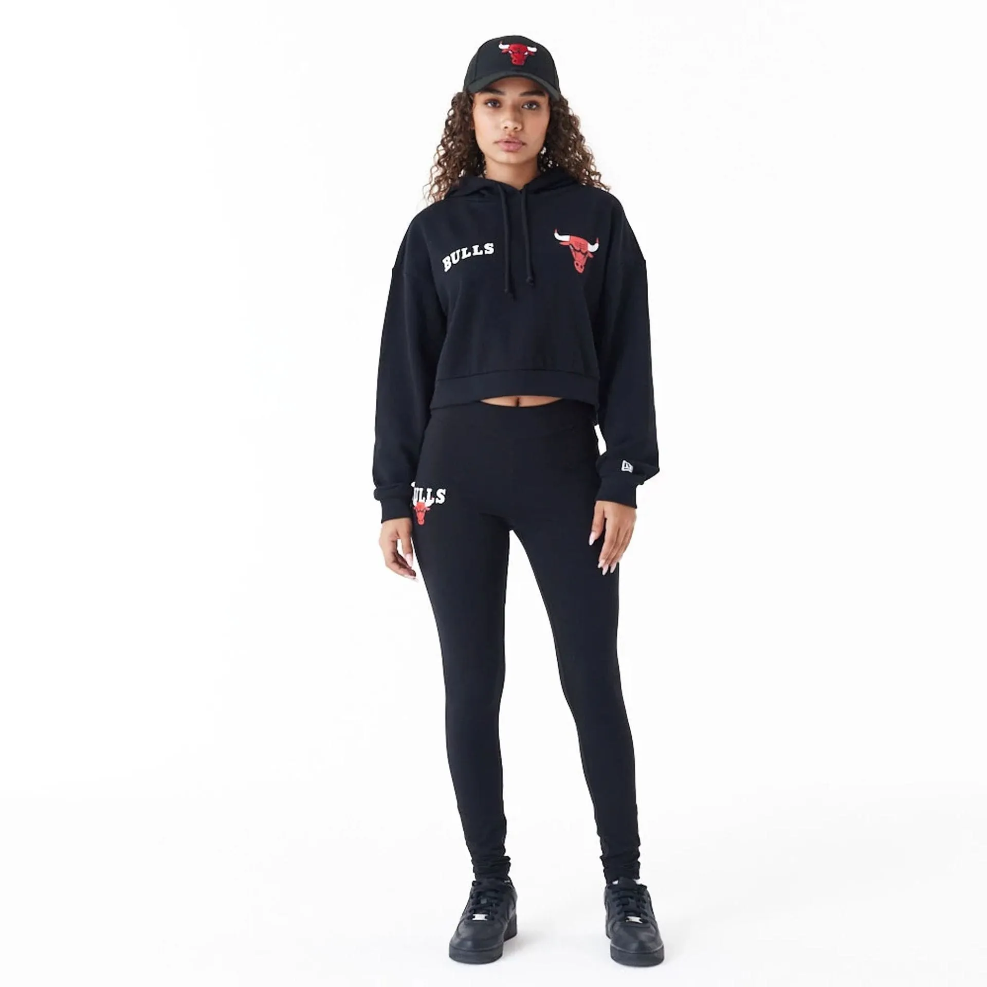 Chicago Bulls Womens NBA Team Logo Black Crop Pullover Hoodie NEW ERA