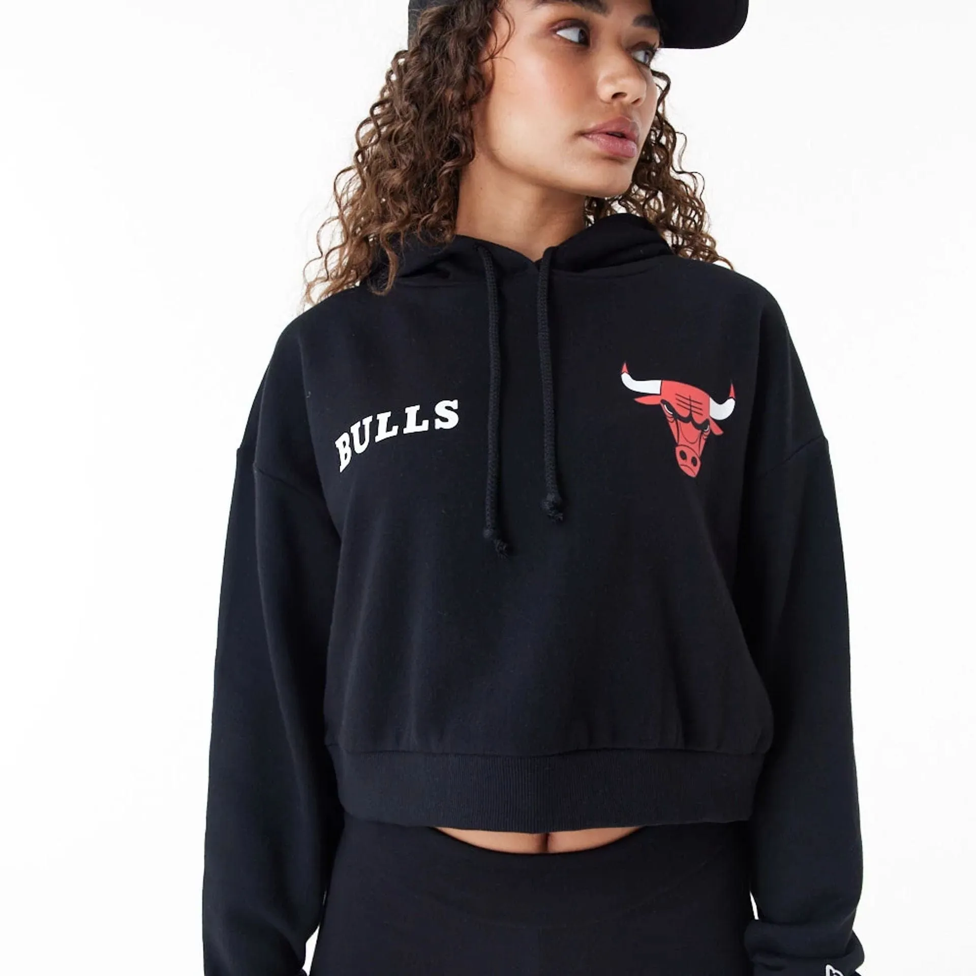 Chicago Bulls Womens NBA Team Logo Black Crop Pullover Hoodie NEW ERA