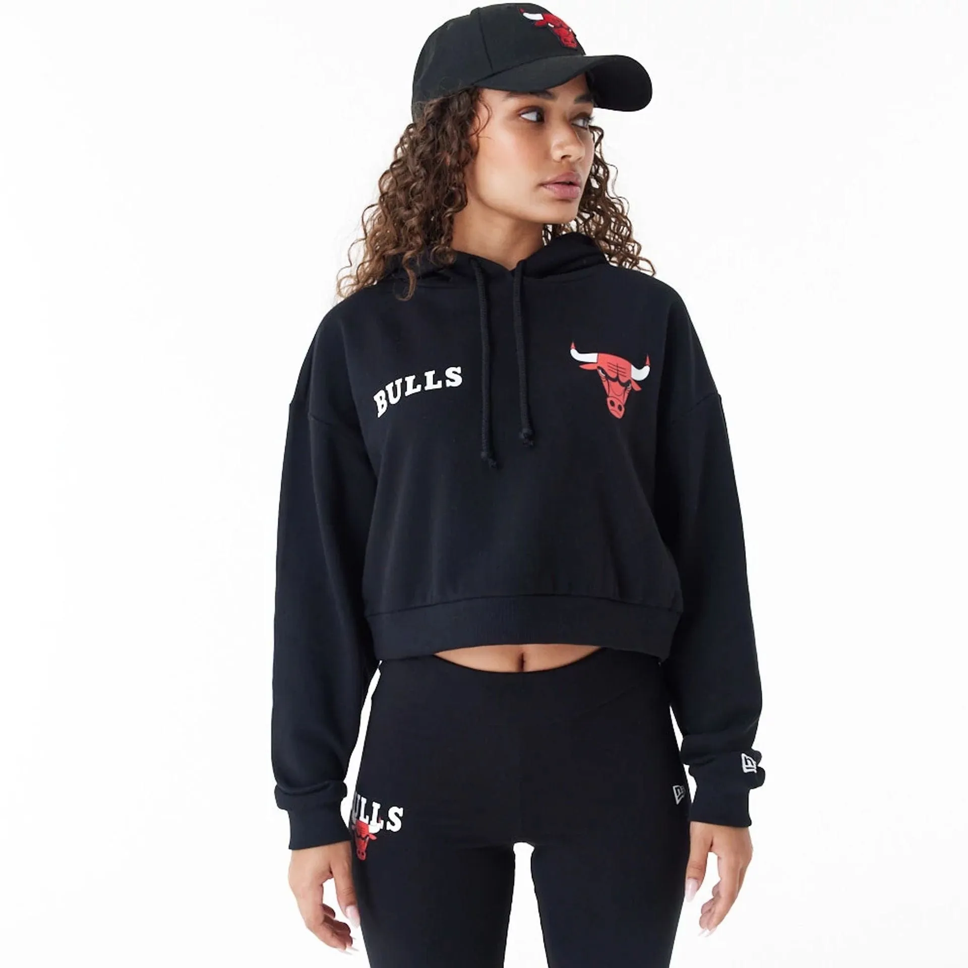 Chicago Bulls Womens NBA Team Logo Black Crop Pullover Hoodie NEW ERA