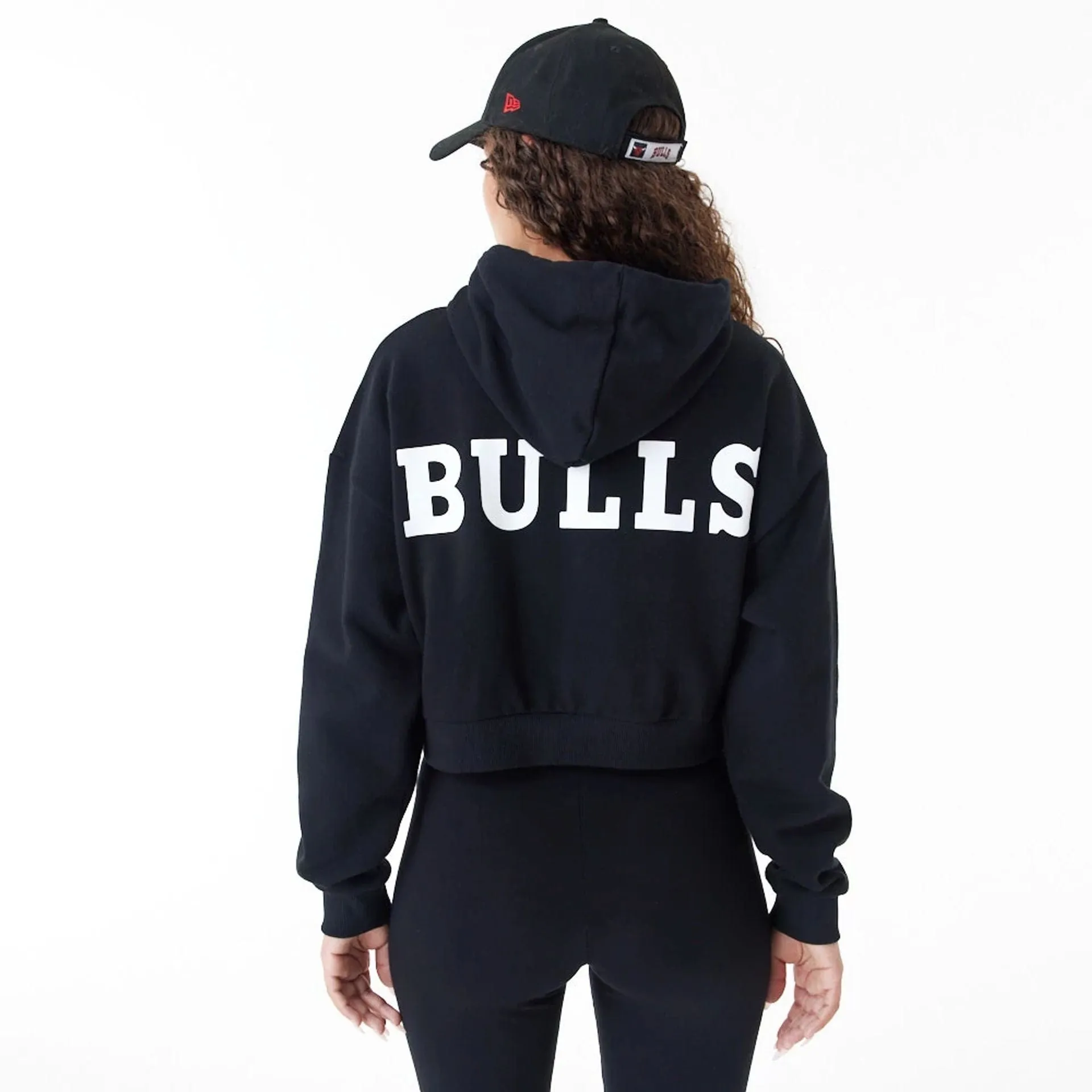 Chicago Bulls Womens NBA Team Logo Black Crop Pullover Hoodie NEW ERA