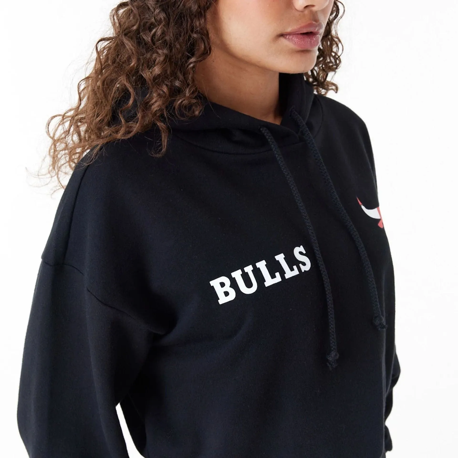 Chicago Bulls Womens NBA Team Logo Black Crop Pullover Hoodie NEW ERA