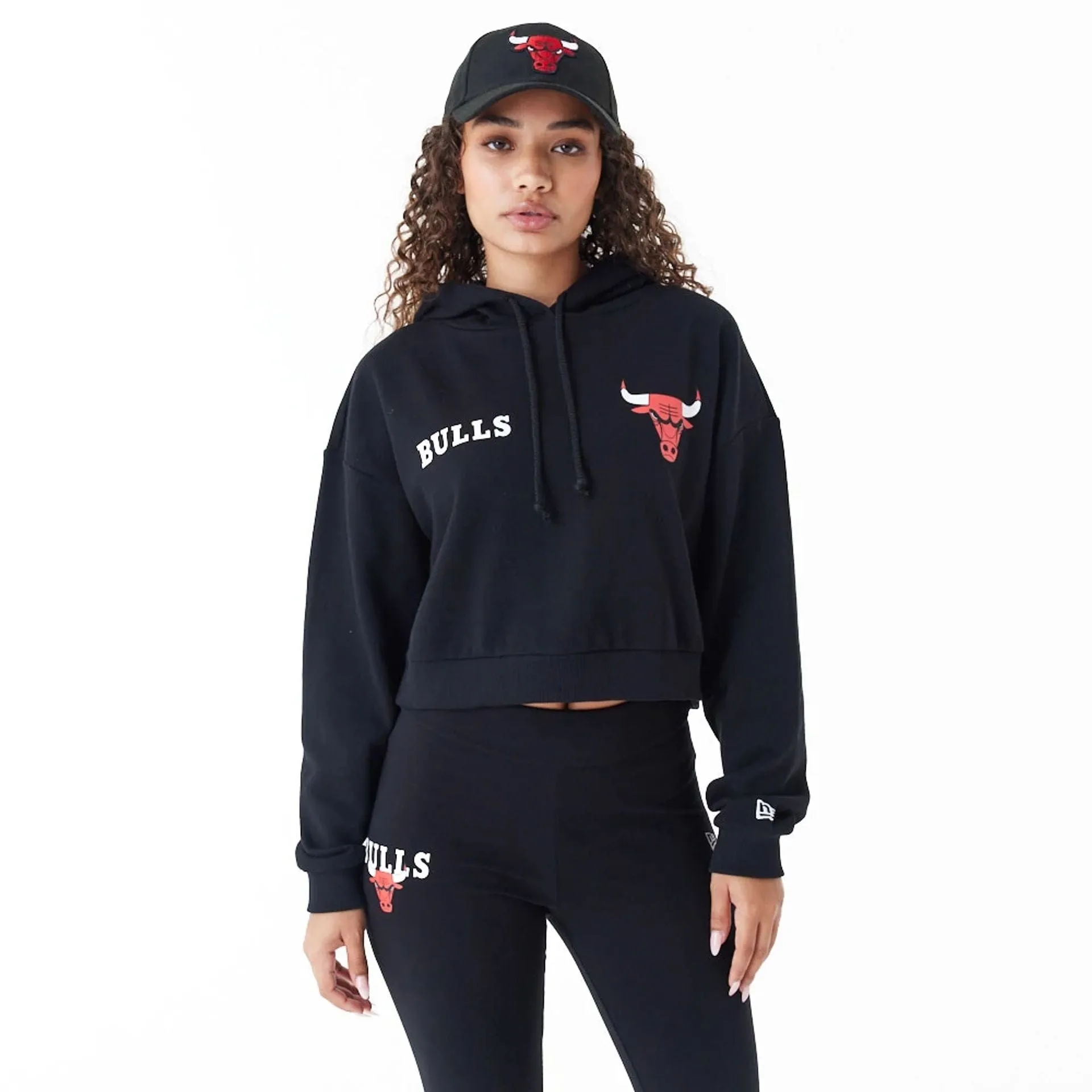 Chicago Bulls Womens NBA Team Logo Black Crop Pullover Hoodie NEW ERA