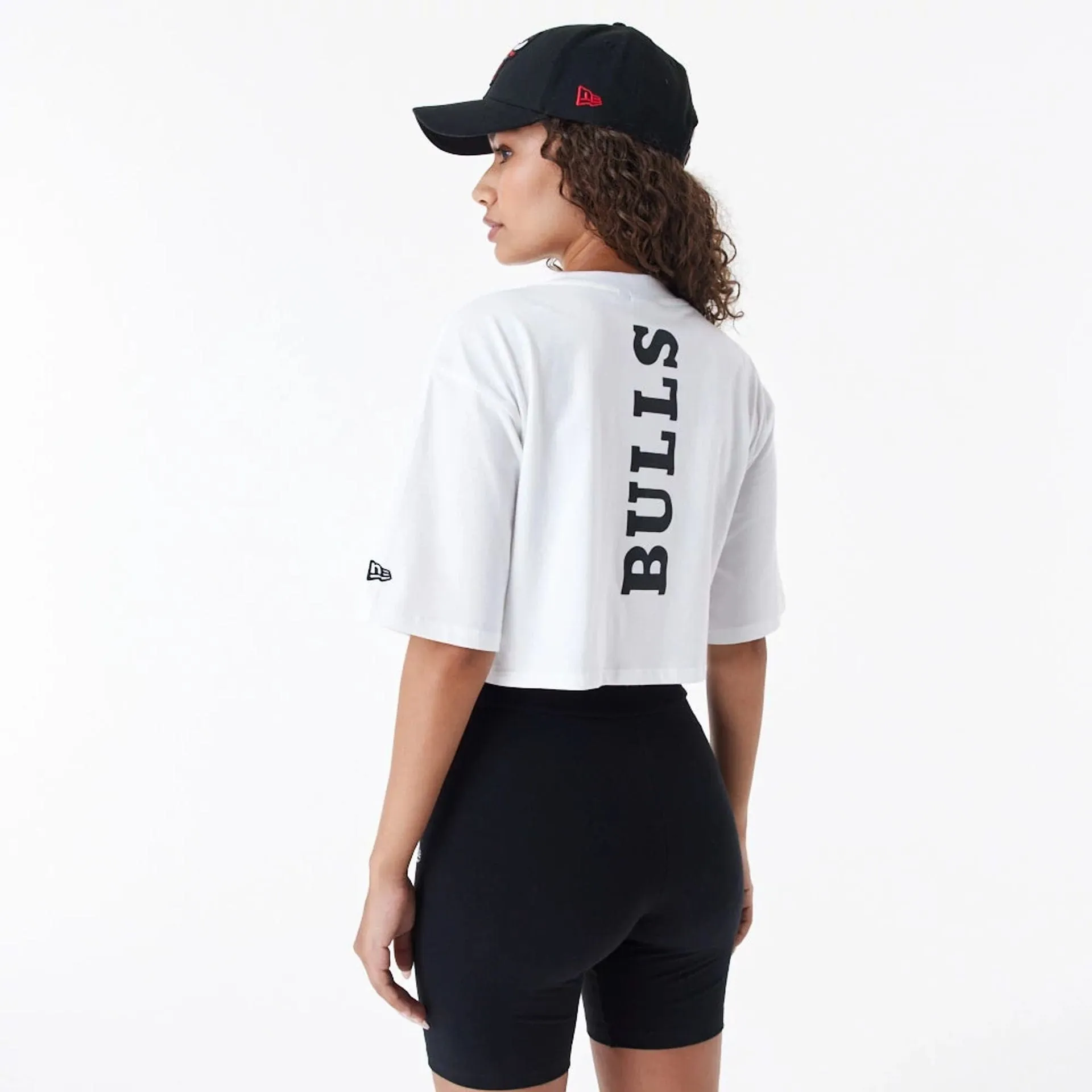 Chicago Bulls Womens NBA Team Logo White Crop T-Shirt NEW ERA