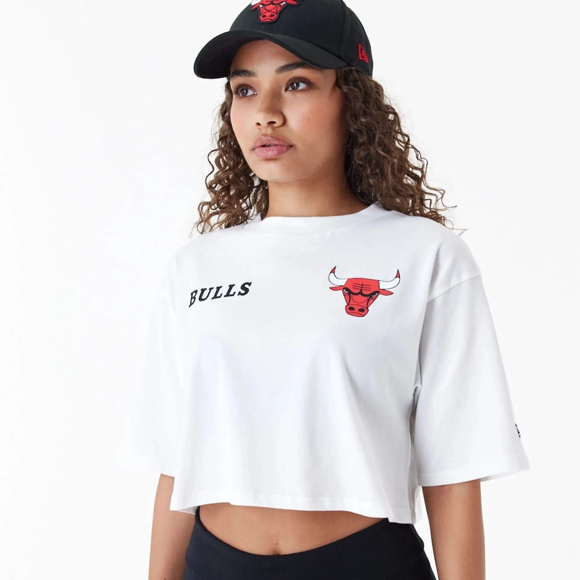 Chicago Bulls Womens NBA Team Logo White Crop T-Shirt NEW ERA