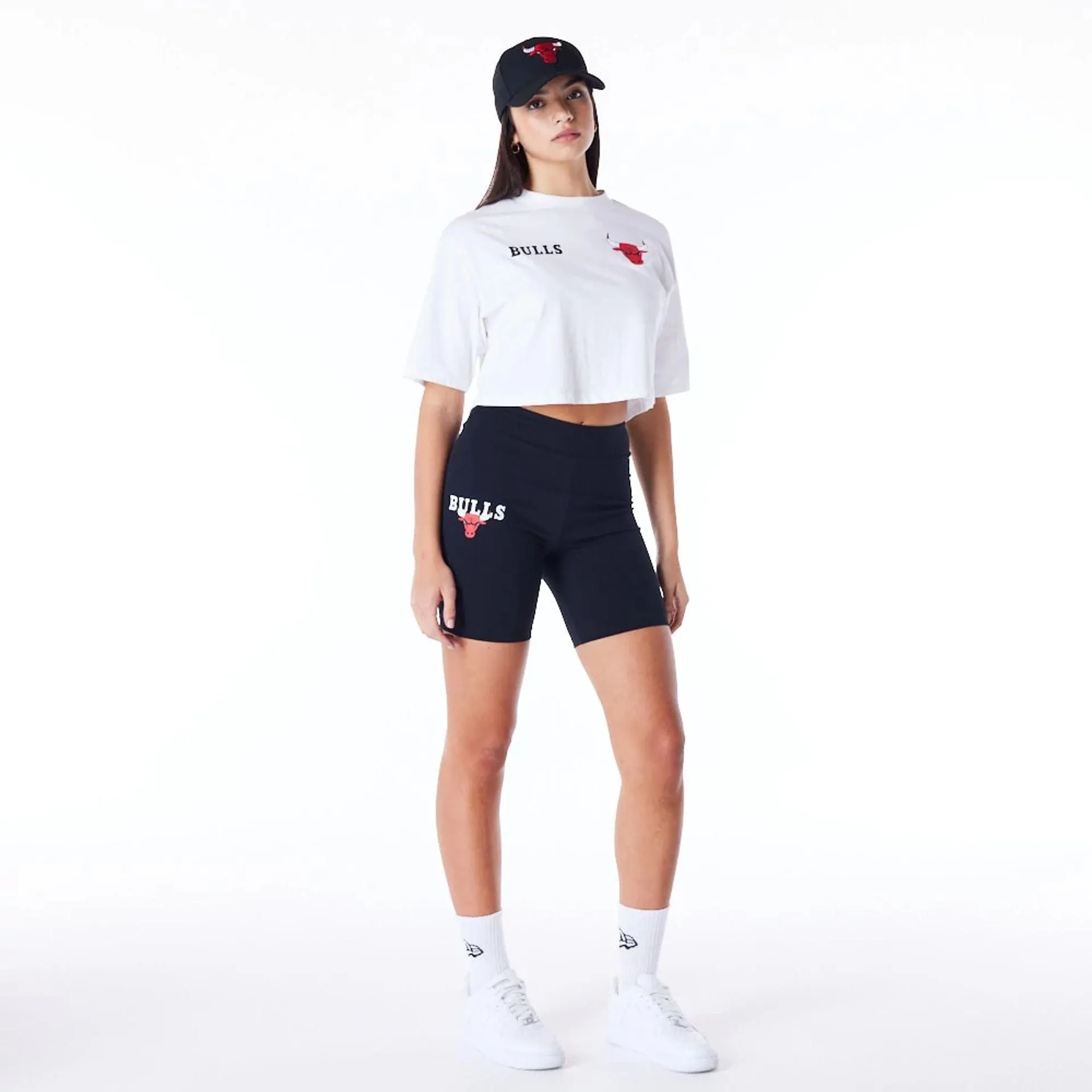 Chicago Bulls Womens NBA Team Logo Wordmark White Crop T-Shirt NEW ERA