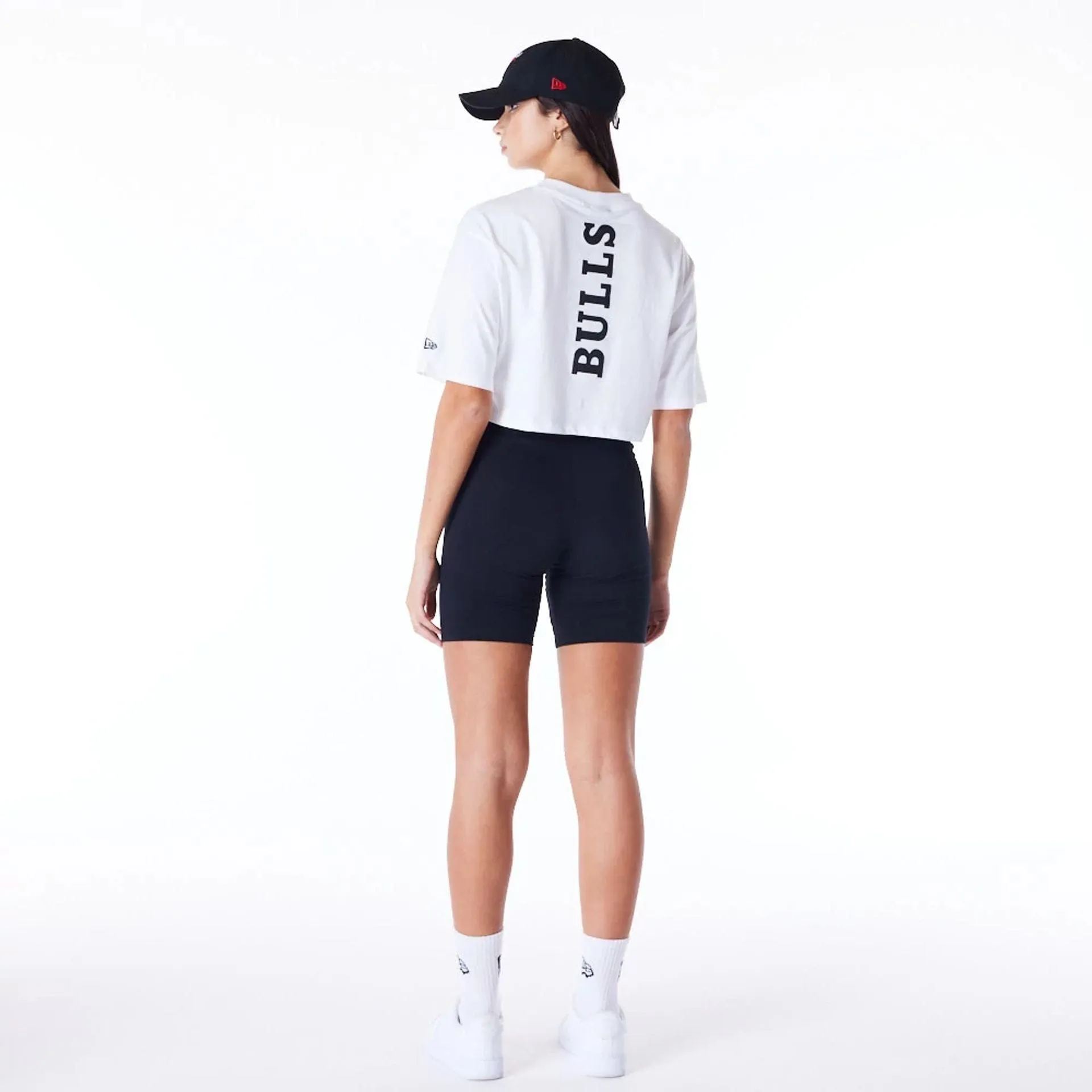 Chicago Bulls Womens NBA Team Logo Wordmark White Crop T-Shirt NEW ERA