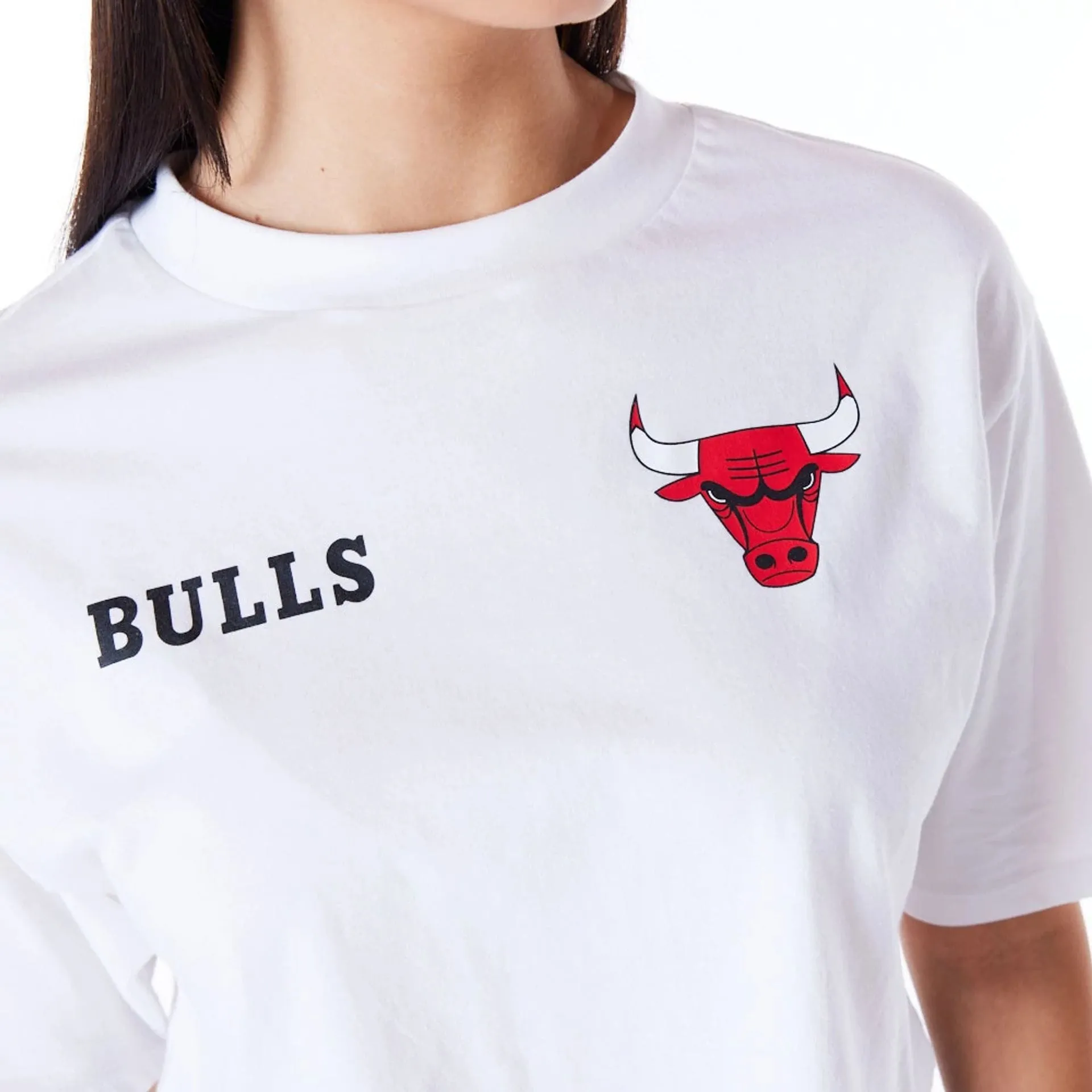Chicago Bulls Womens NBA Team Logo Wordmark White Crop T-Shirt NEW ERA