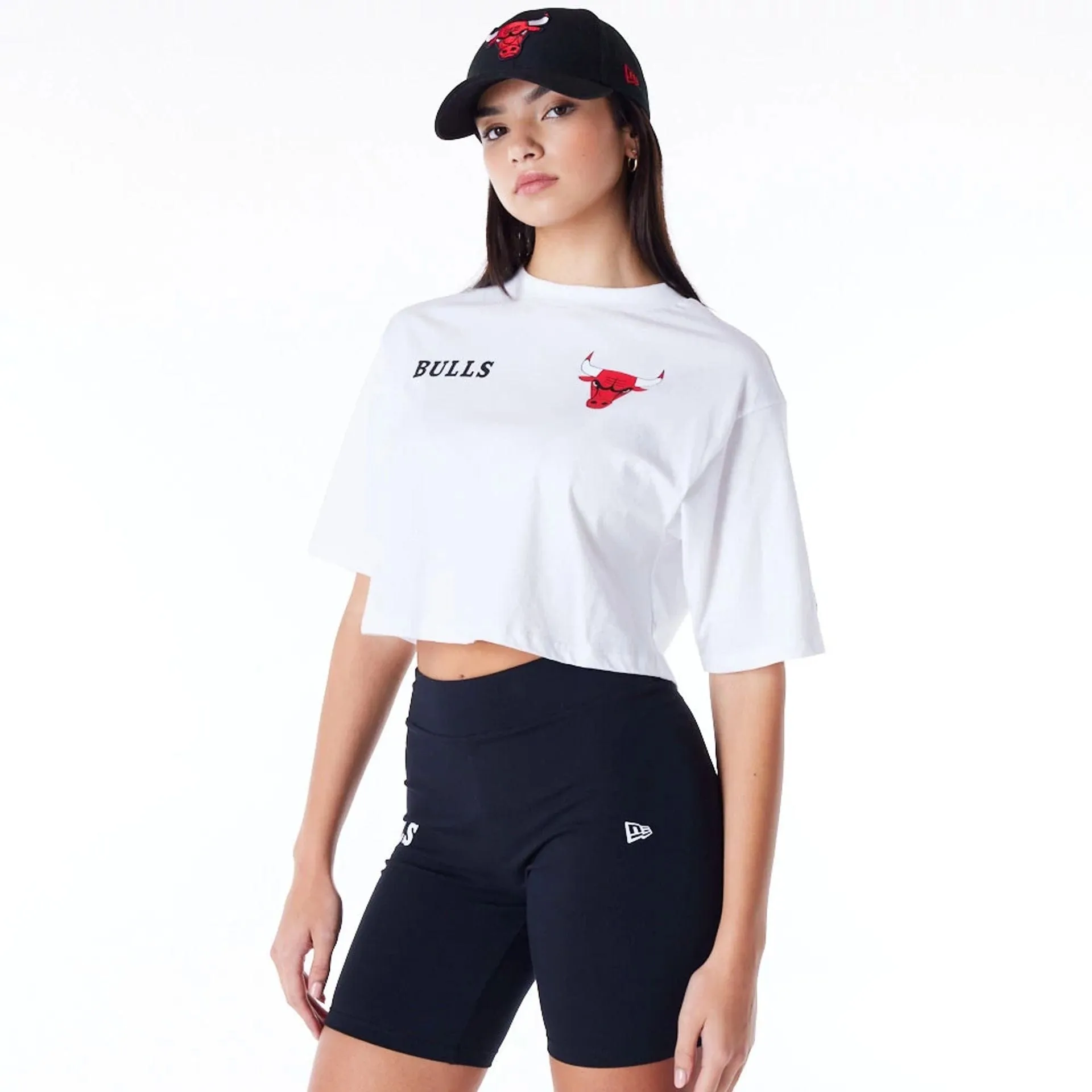 Chicago Bulls Womens NBA Team Logo Wordmark White Crop T-Shirt NEW ERA