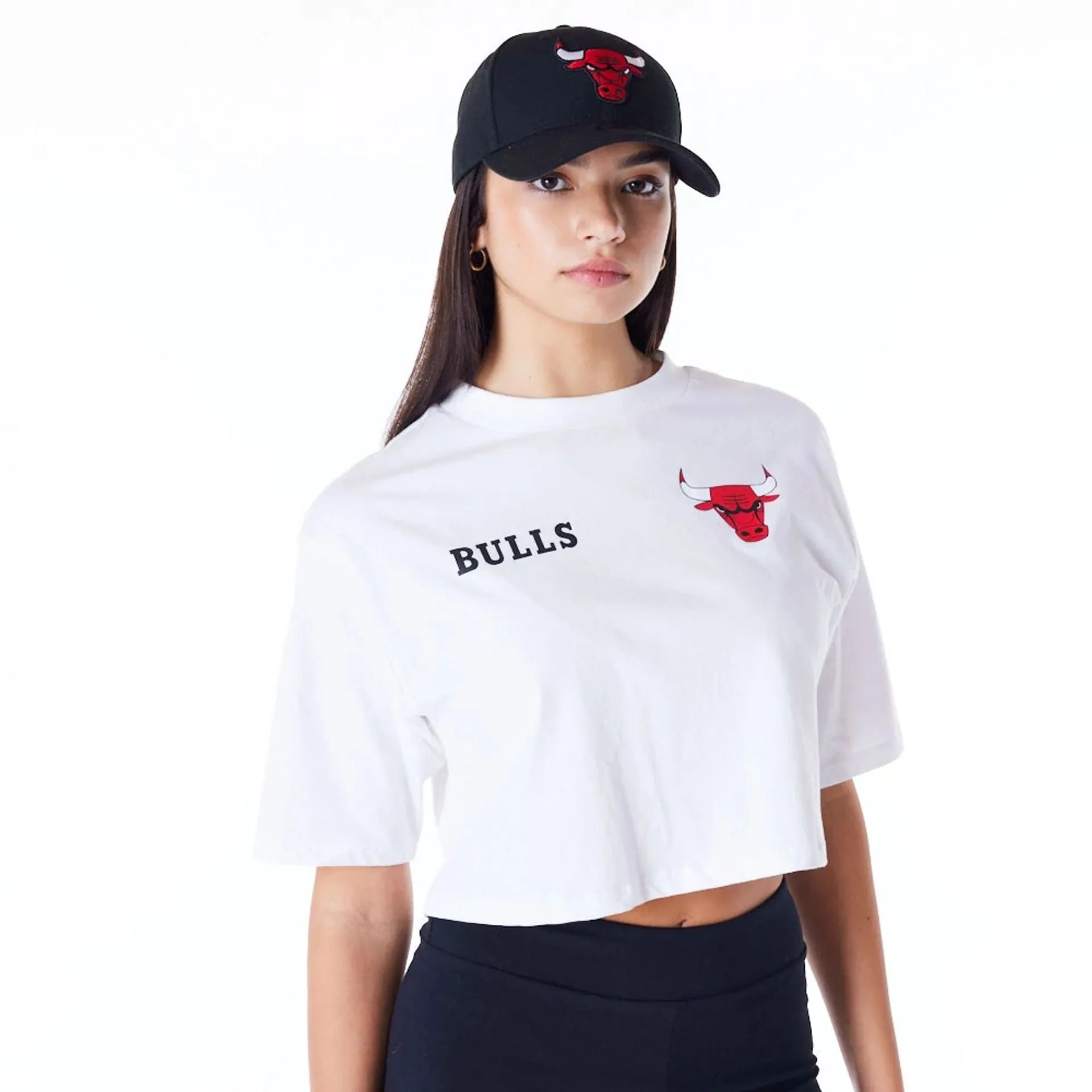 Chicago Bulls Womens NBA Team Logo Wordmark White Crop T-Shirt NEW ERA
