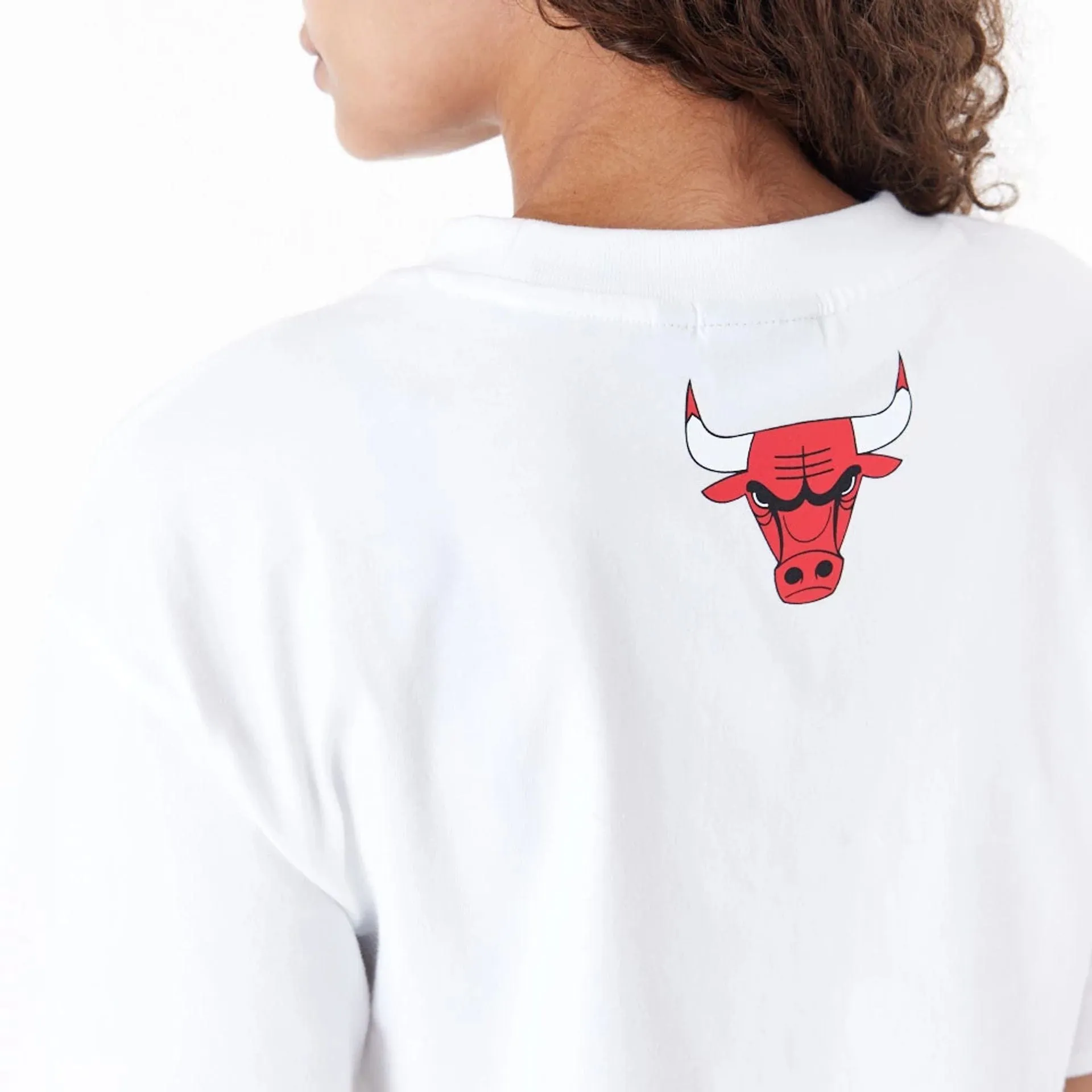 Chicago Bulls Womens NBA Team Wordmark White Crop T-Shirt NEW ERA
