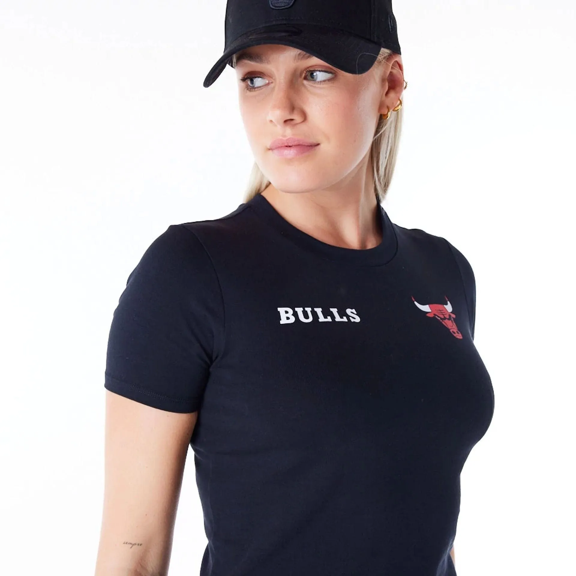 Chicago Bulls Womens NBA Wordmark Black Slim T-Shirt NEW ERA