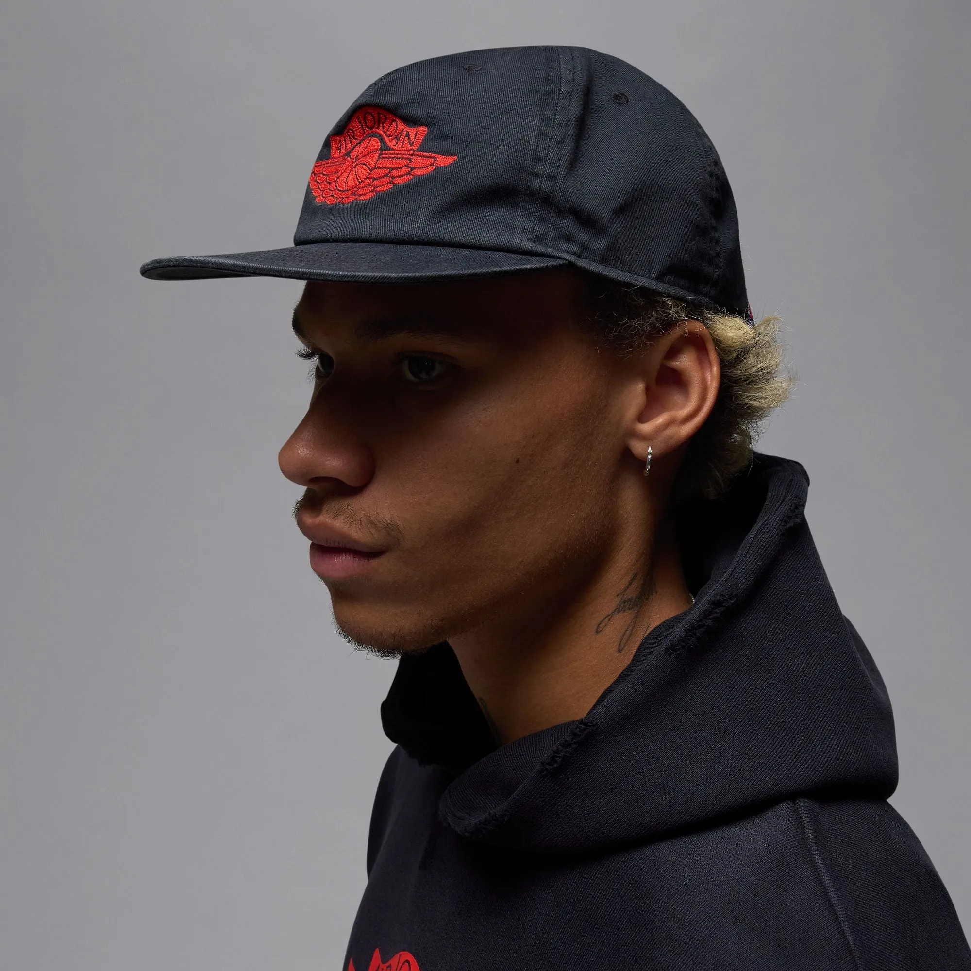 JORDAN PRO RARE AIR UNSTRUCTURED HAT "BLACK/CHILE RED"