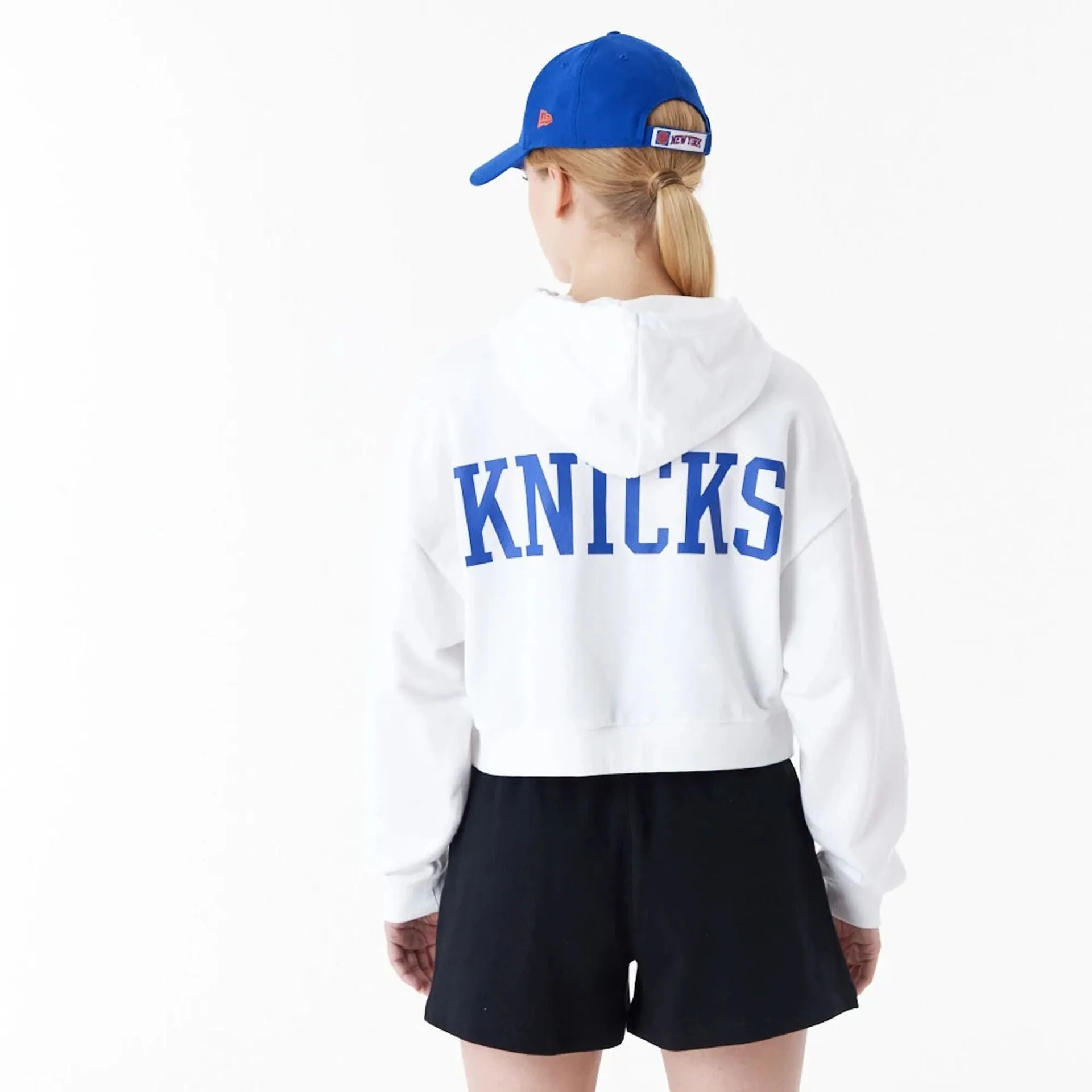 New York Knicks Womens NBA Team Logo White Crop Pullover Hoodie NEW ERA