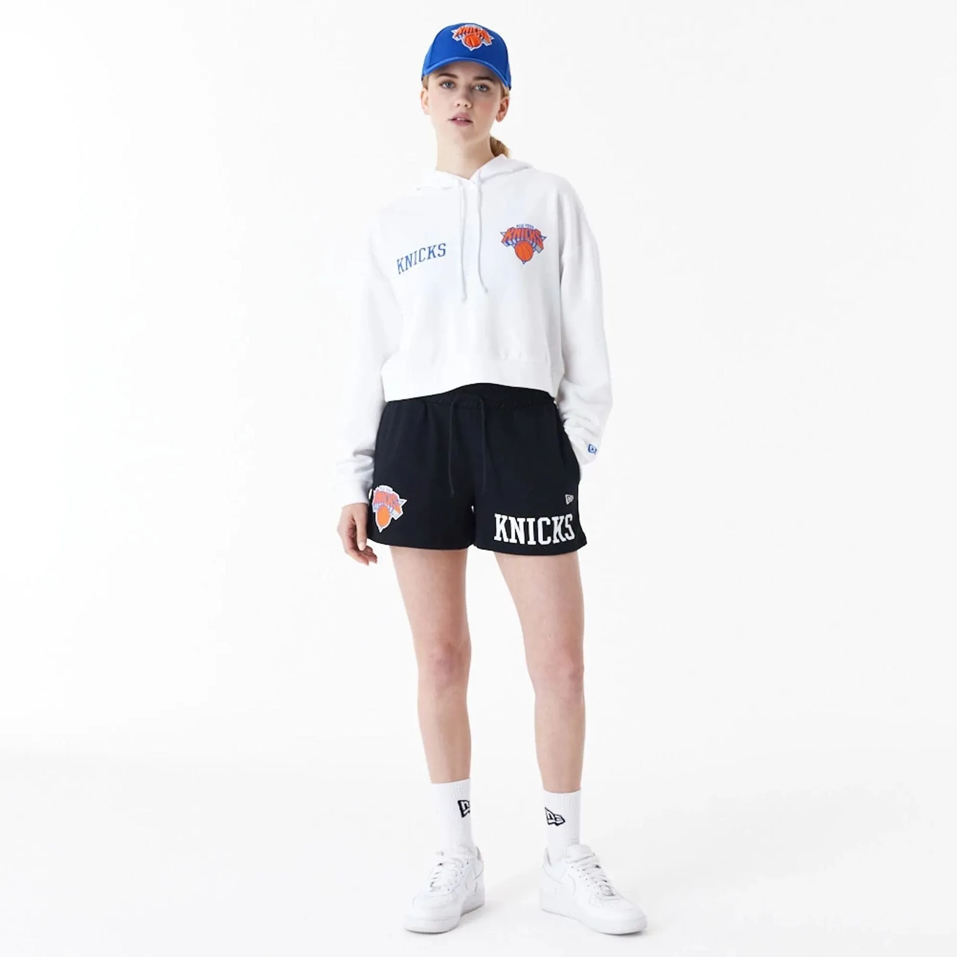 New York Knicks Womens NBA Team Logo White Crop Pullover Hoodie NEW ERA