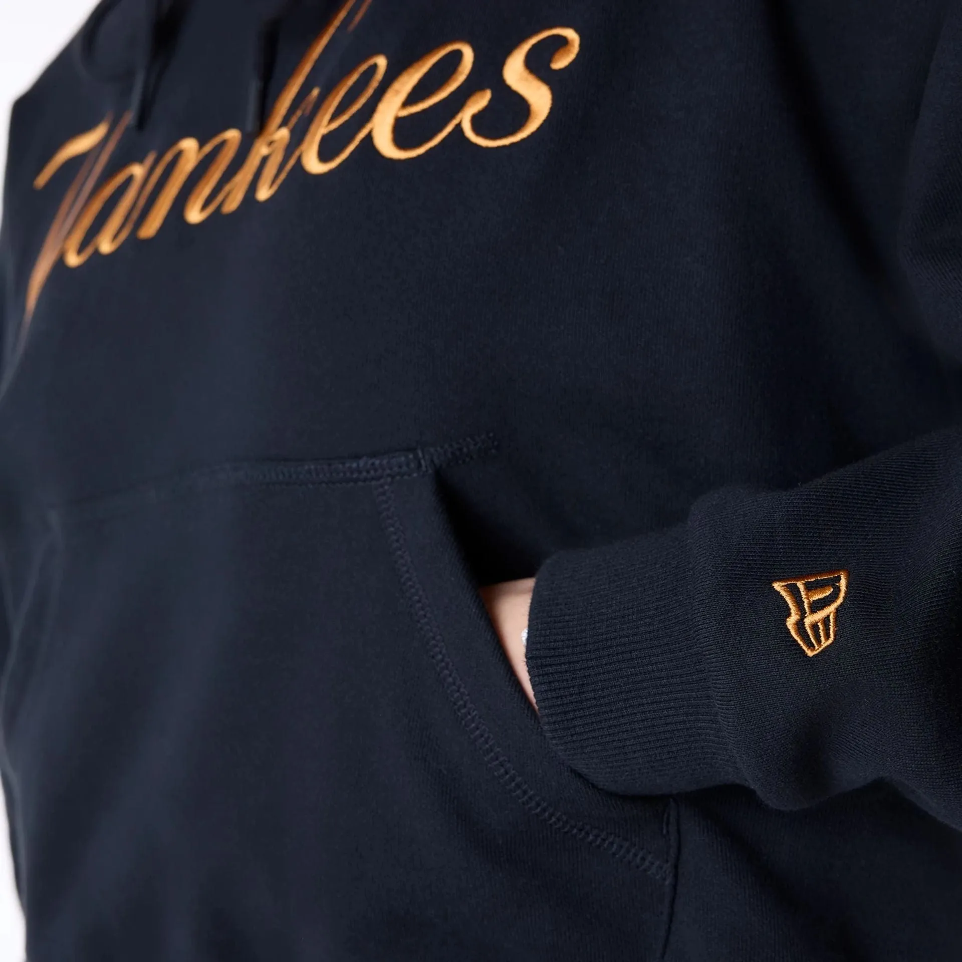 New York Yankees Womens MLB Graphic Black Pullover Hoodie NEW ERA