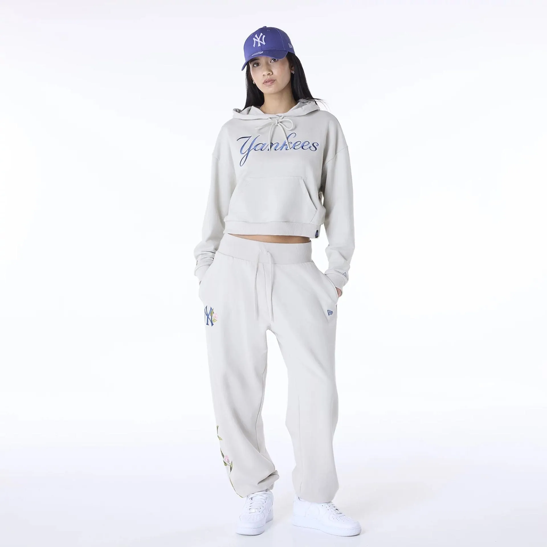 New York Yankees Womens MLB Graphic Cream Pullover Hoodie NEW ERA