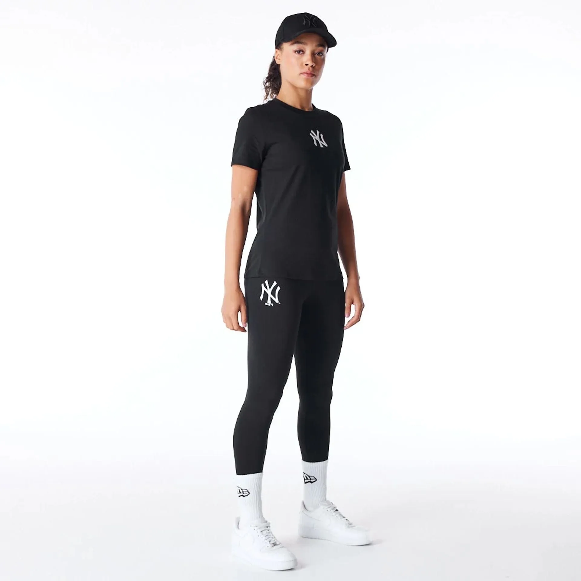 New York Yankees Womens MLB League Essential Black T-Shirt NEW ERA