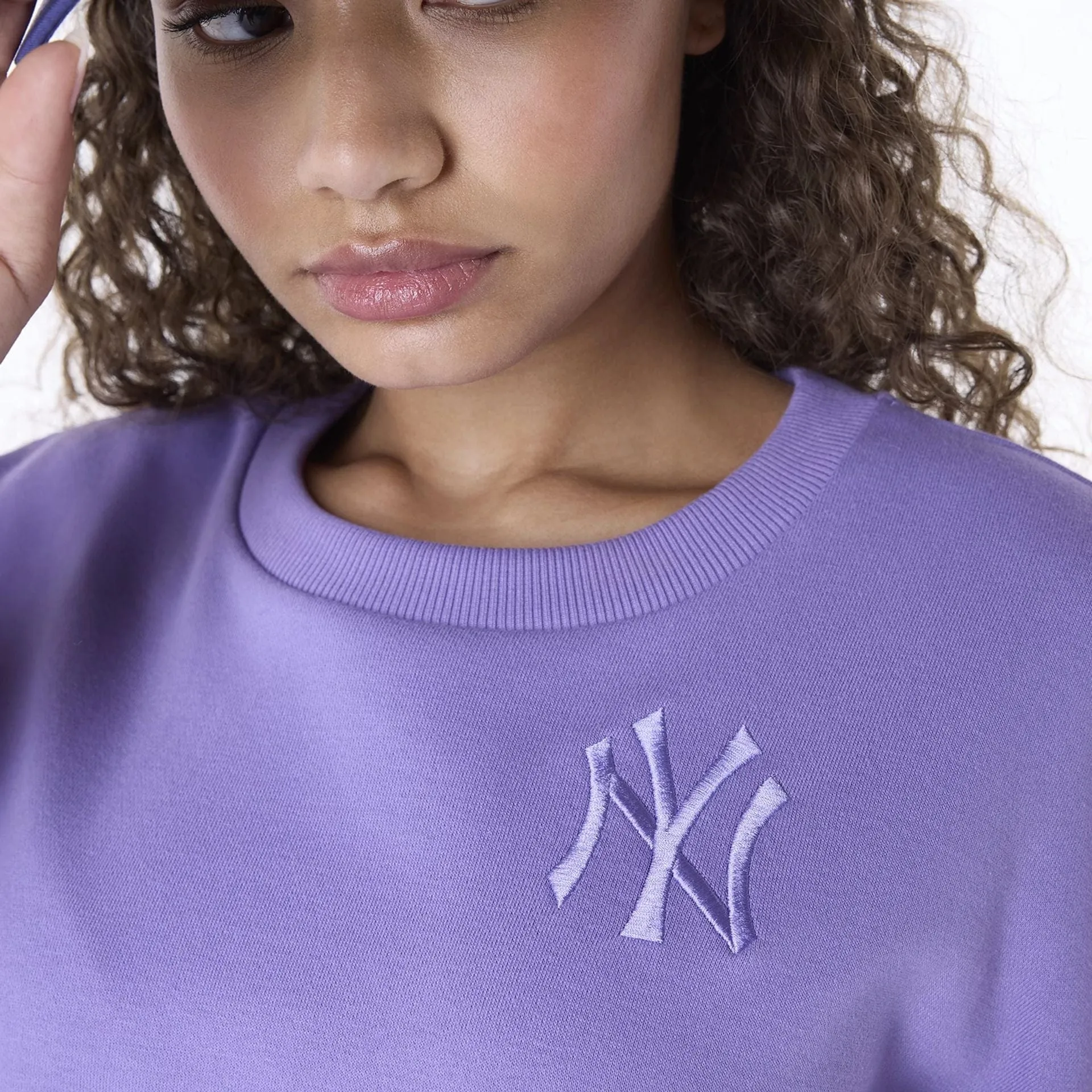 New York Yankees Womens MLB League Essential Purple Crew Neck Sweater NEW ERA
