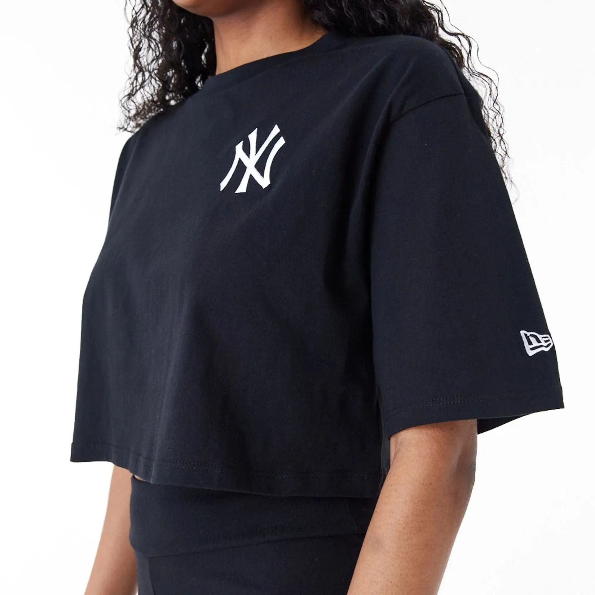 New York Yankees Womens MLB Lifestyle Black Crop T-Shirt NEW ERA