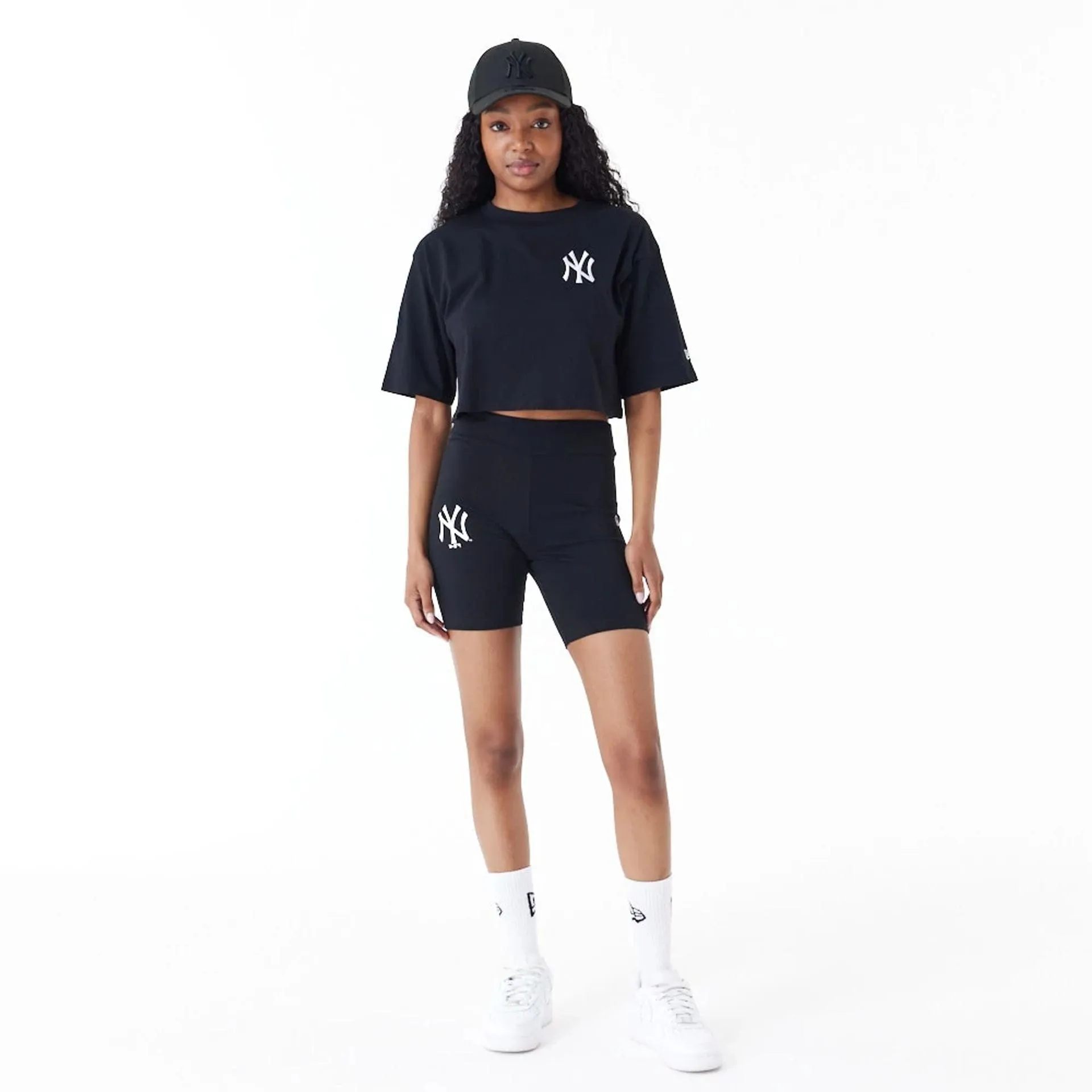 New York Yankees Womens MLB Lifestyle Black Crop T-Shirt NEW ERA