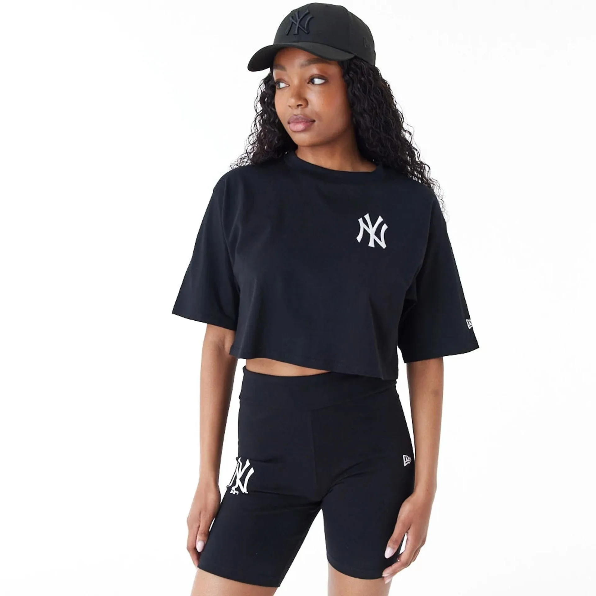 New York Yankees Womens MLB Lifestyle Black Crop T-Shirt NEW ERA