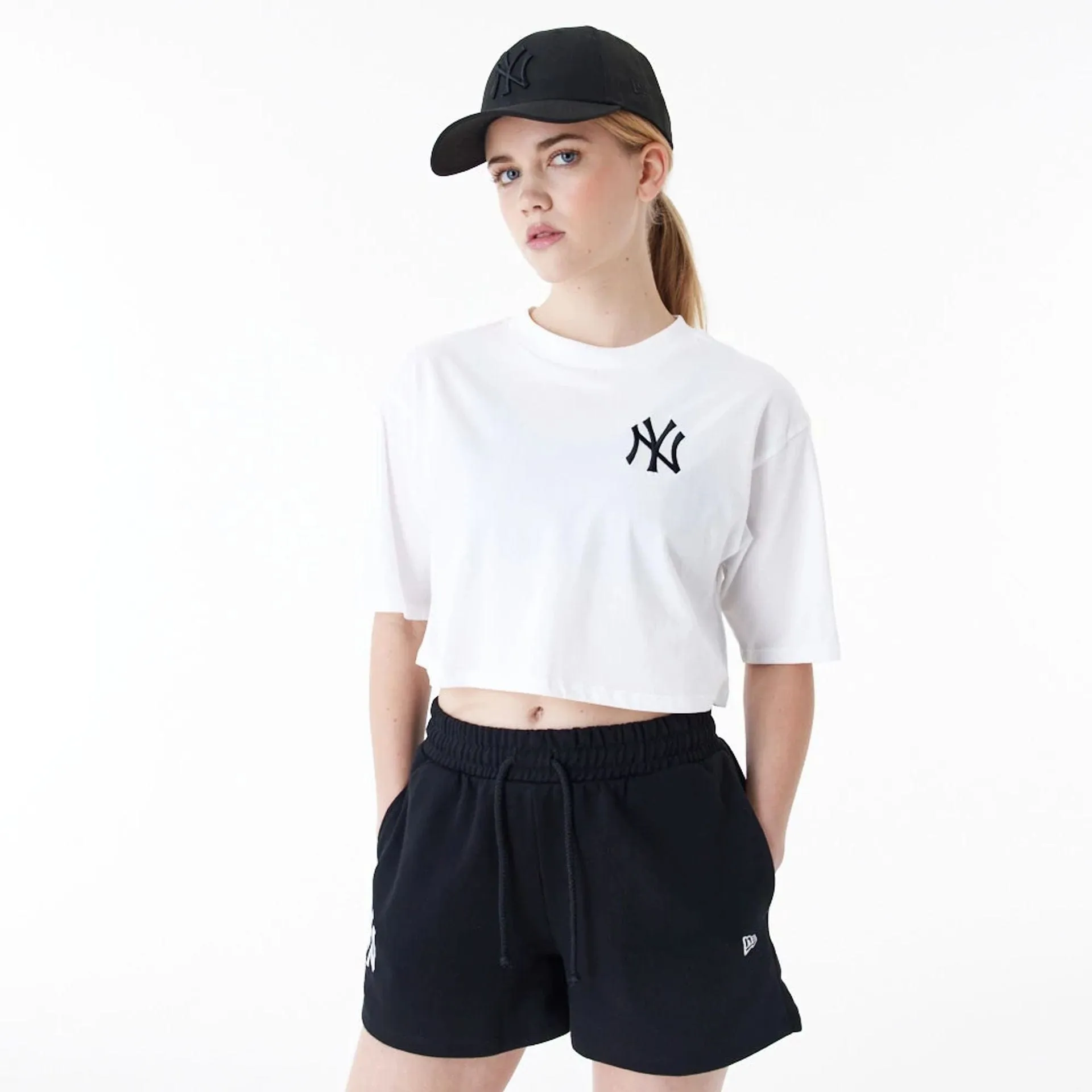 New York Yankees Womens MLB Lifestyle White Crop T-Shirt NEW ERA