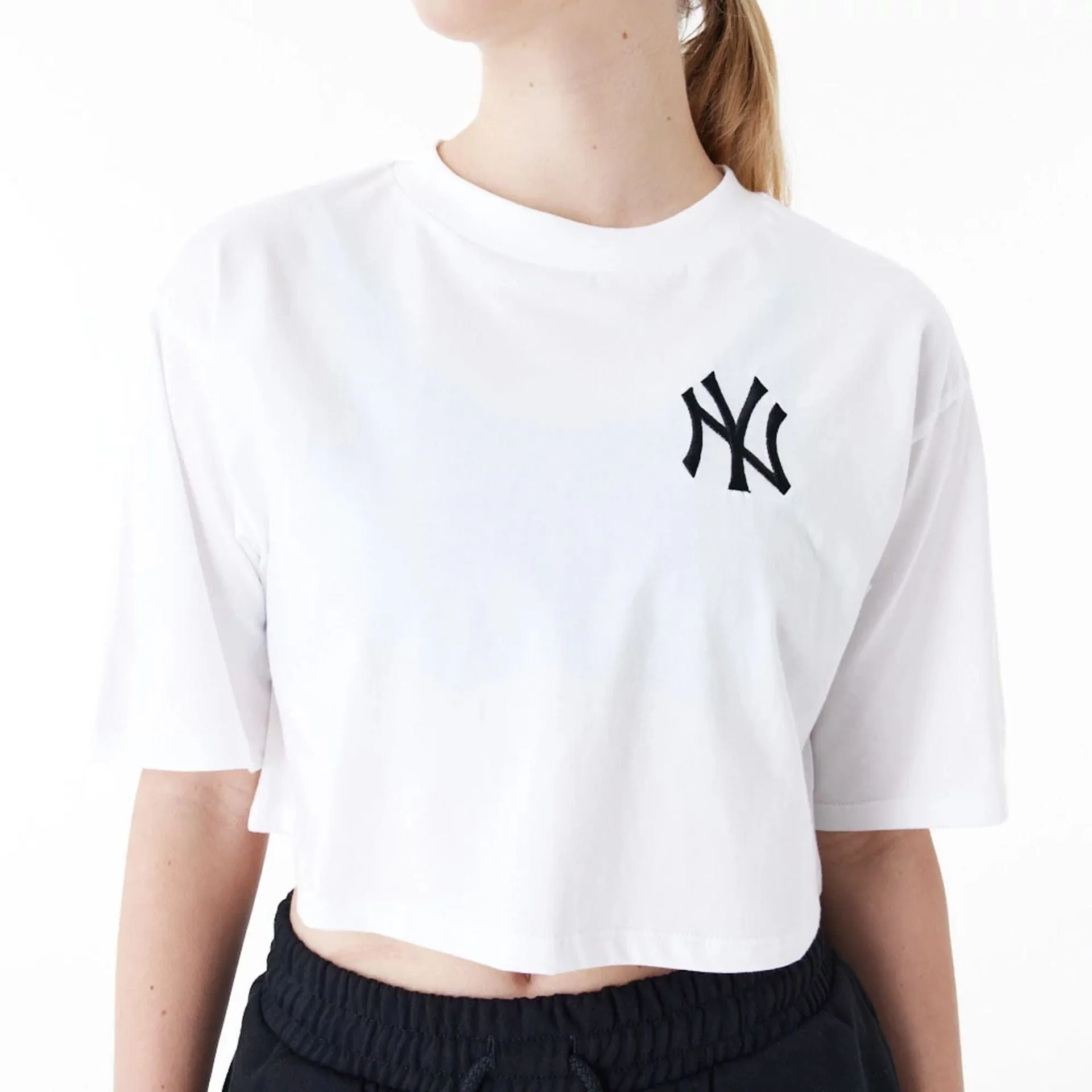 New York Yankees Womens MLB Lifestyle White Crop T-Shirt NEW ERA