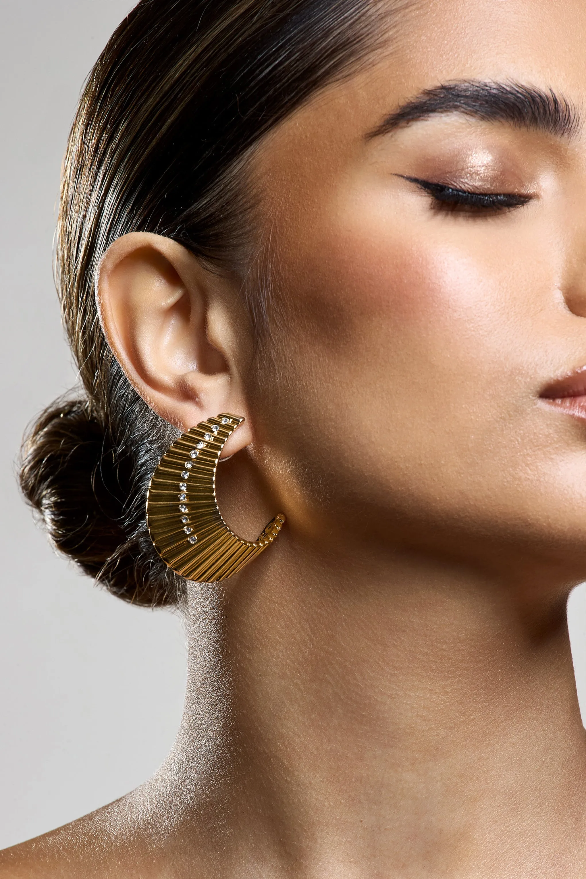 Nura | Gold Diamante Ribbed Statement Earrings Club L London