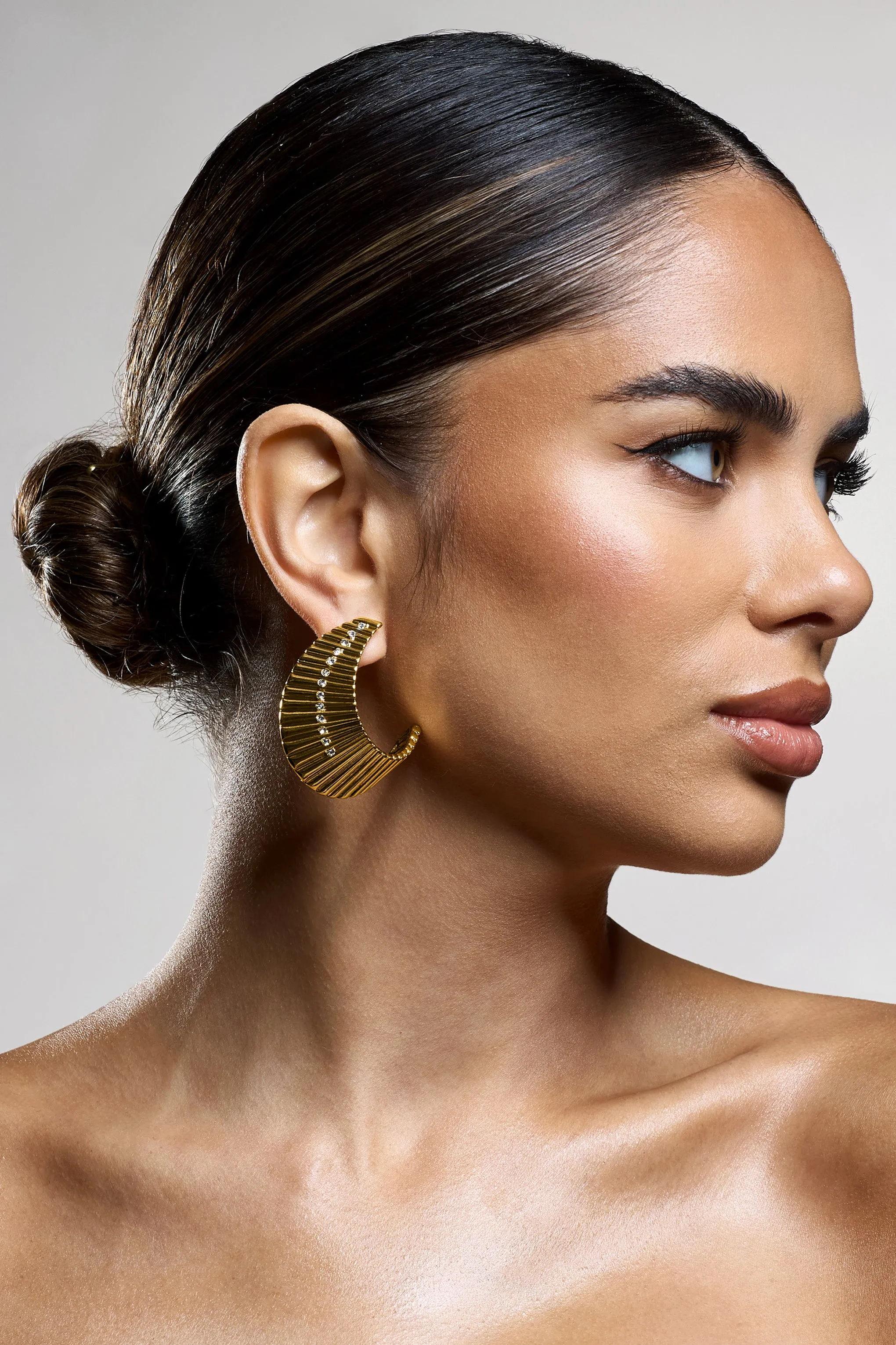 Nura | Gold Diamante Ribbed Statement Earrings Club L London