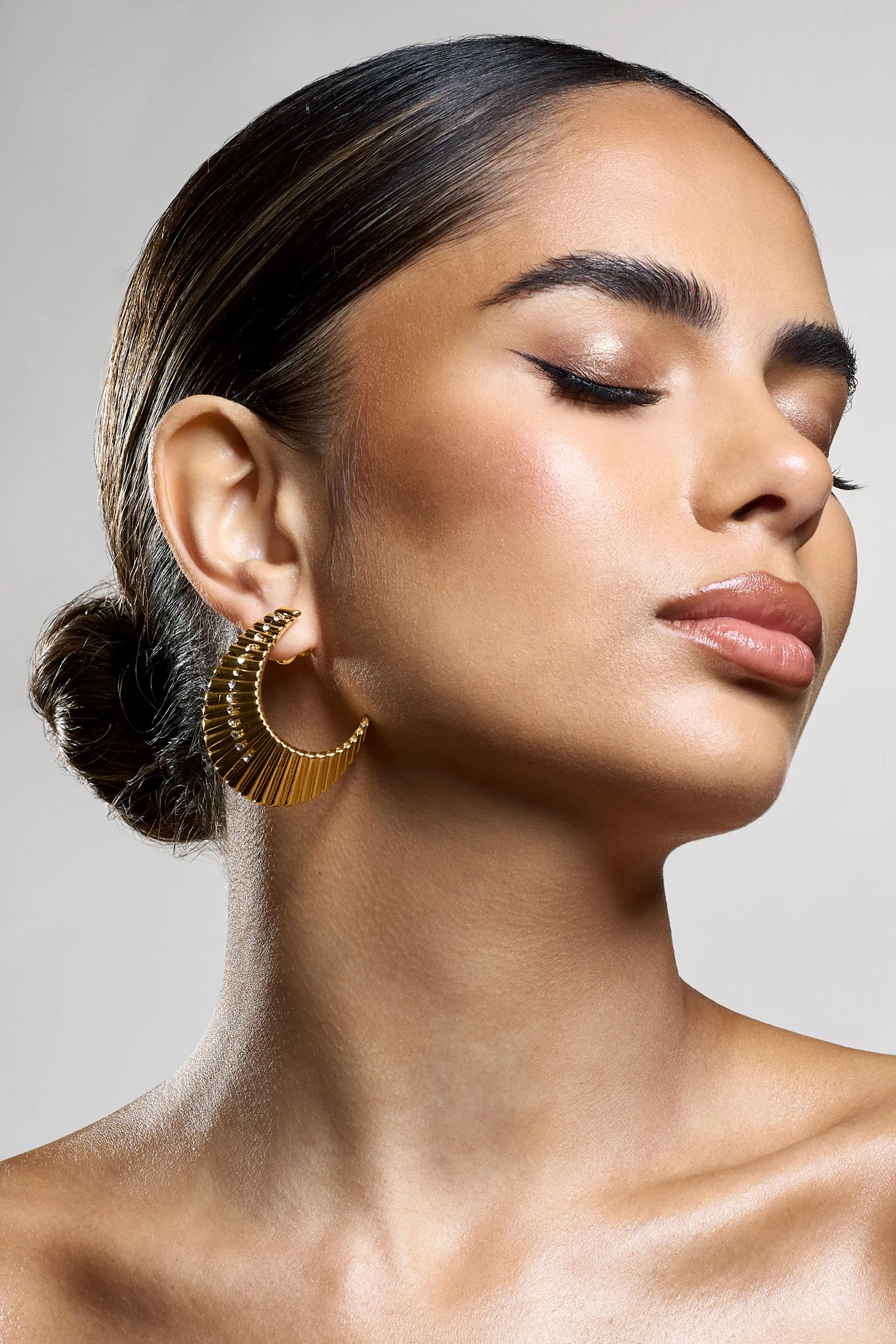 Nura | Gold Diamante Ribbed Statement Earrings Club L London